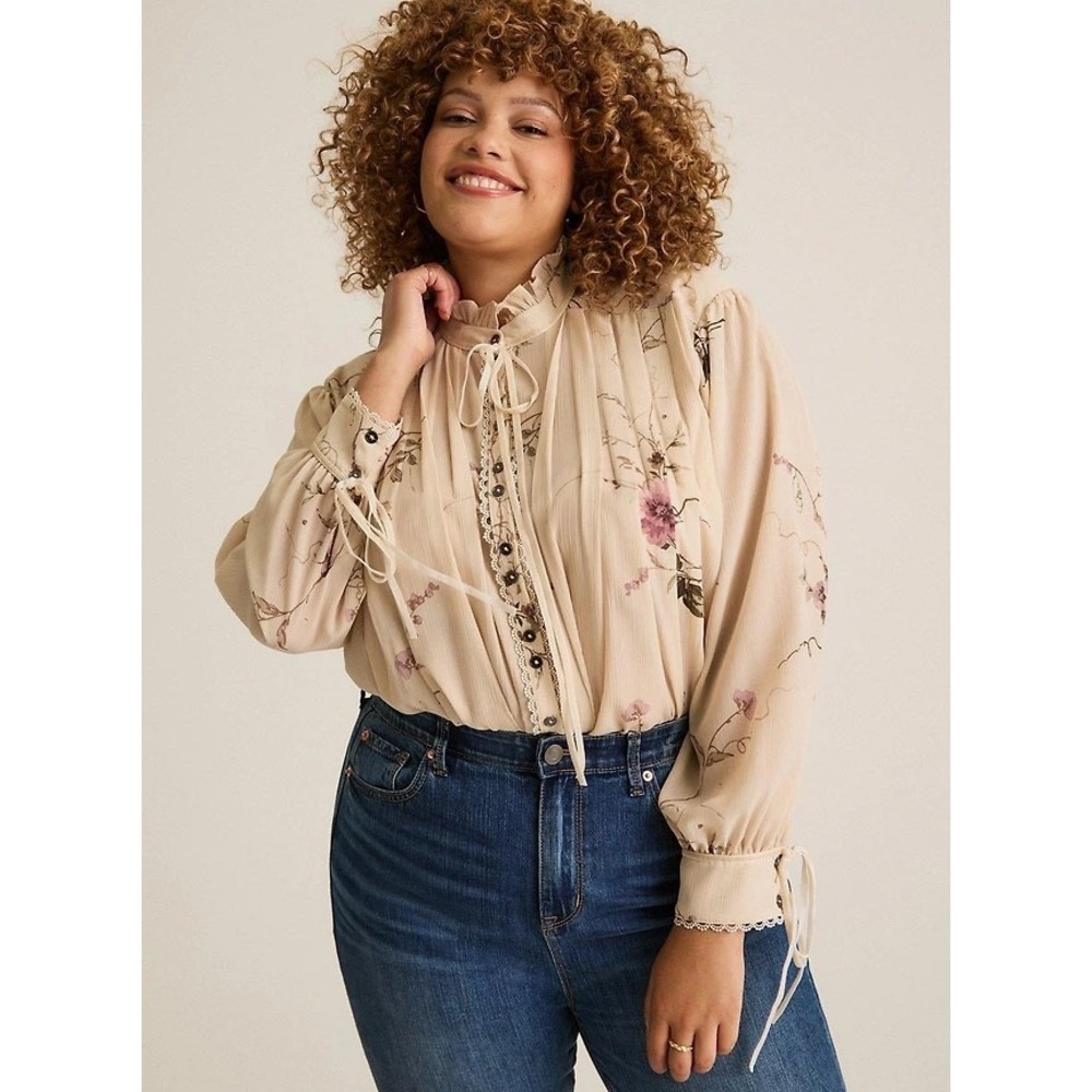Torrid FESTI Floral Blouse Wmn 3 Plus Size Beige Ruffle neck Lace Trim Pleated